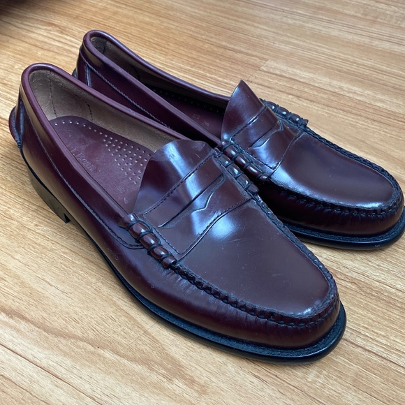 L.L. Bean men's burgundy penny loafer. - Picture 1 of 9